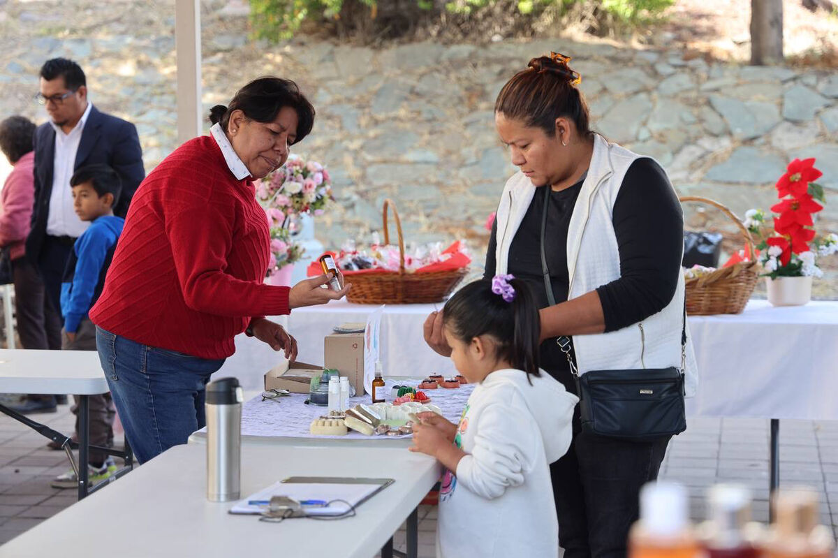 DIF Estatal impulsa el emprendimiento femenino en la Casa de la Mujer