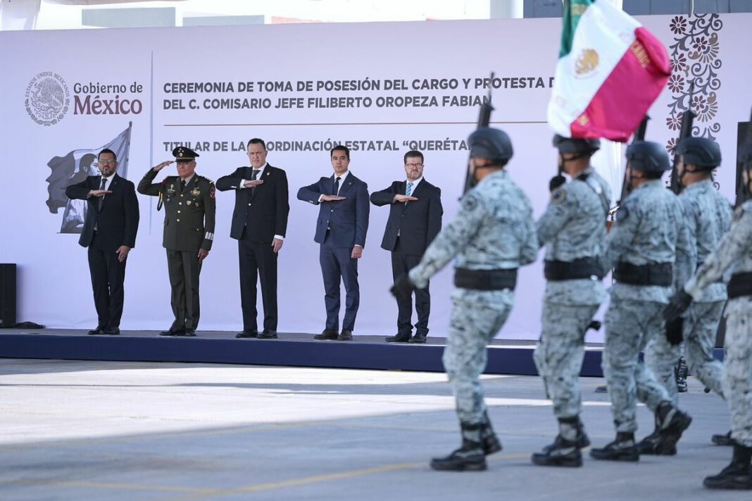 Felifer Macías asiste a la toma de protesta del nuevo titular de la Guardia Nacional en Querétaro