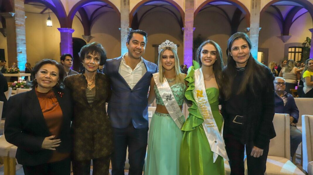 Proclaman a Victoria II como Reina de las Fiestas de Navidad de Querétaro