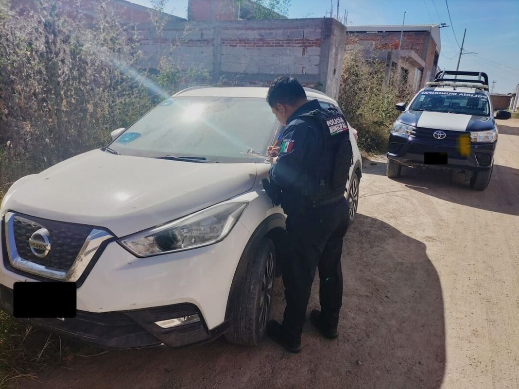 Recupera Policía Municipal vehículo con reporte de robo en San Juan del Río