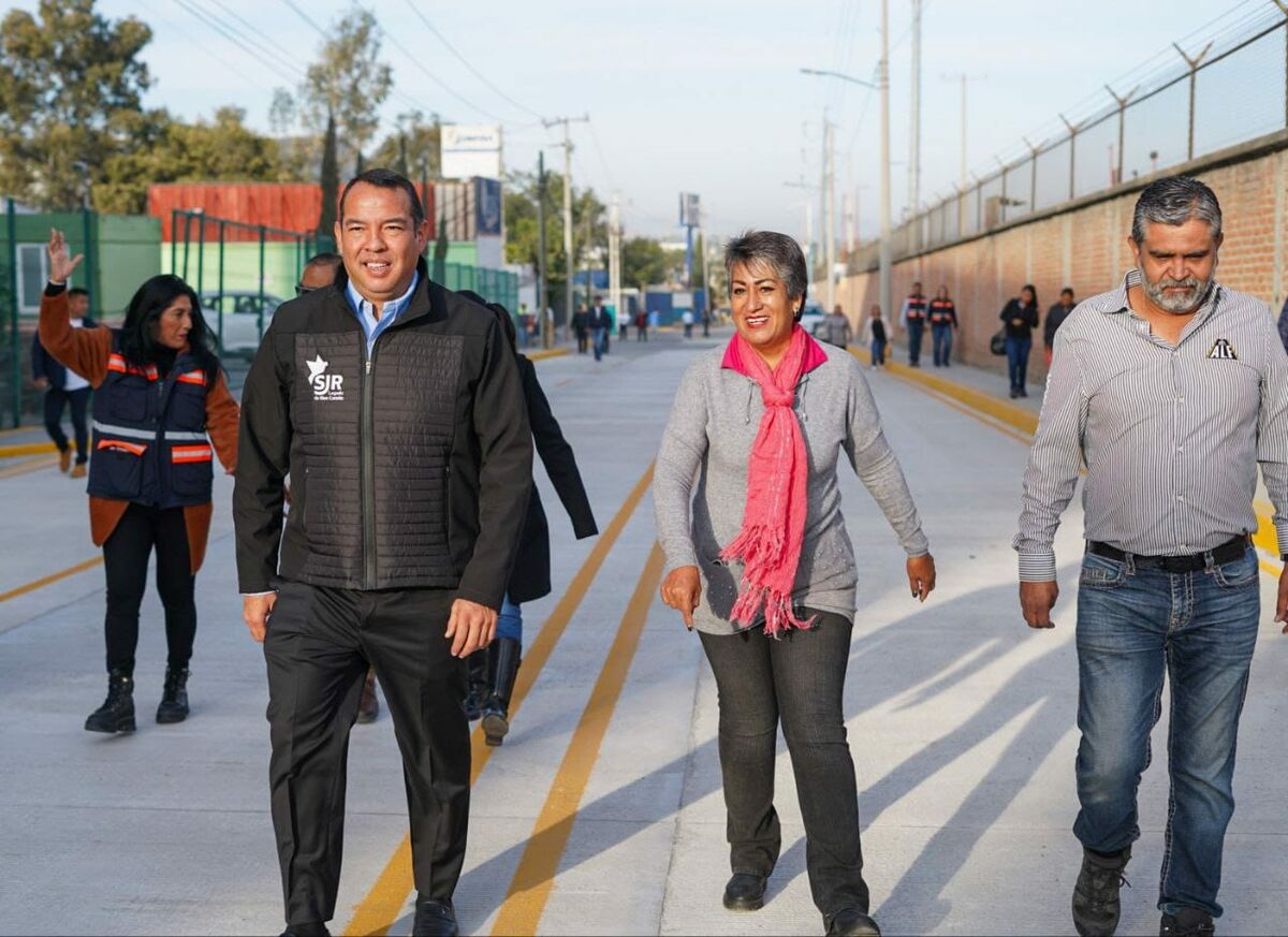 Roberto Cabrera entrega rehabilitación de la calle 8 Poniente con inversión de 8.5 mdp