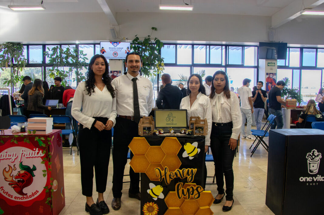 UPQ impulsa el emprendimiento entre estudiantes con Feria de Negocios