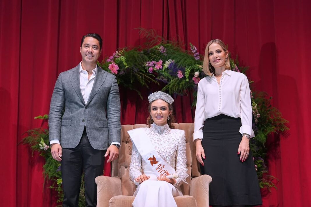 Acude Felifer a la Ceremonia de Coronación de Victoria II