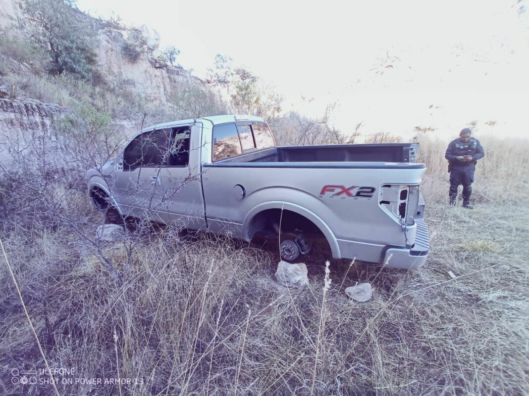 Localizan camioneta desvalijada y con reporte de robo en San Juan del Río