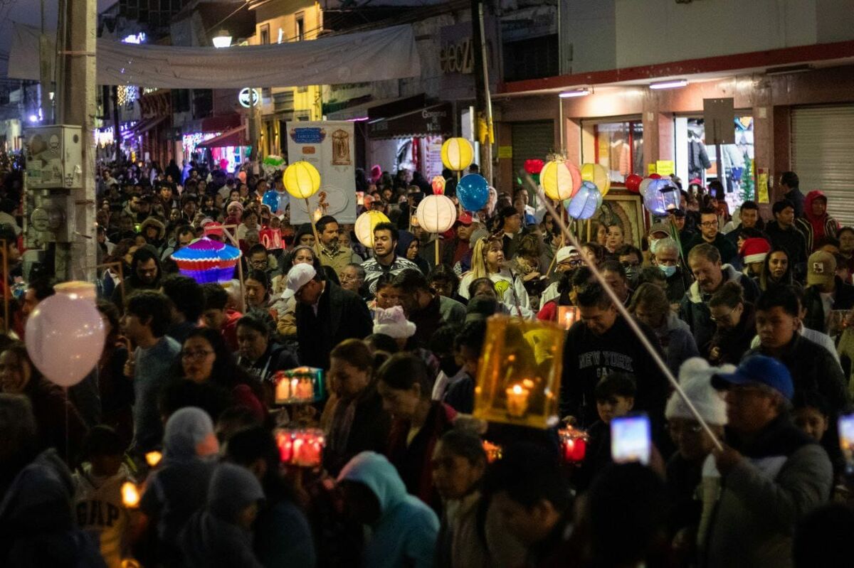 Realizan la 76ª Procesión de los Farolitos en San Juan del Río