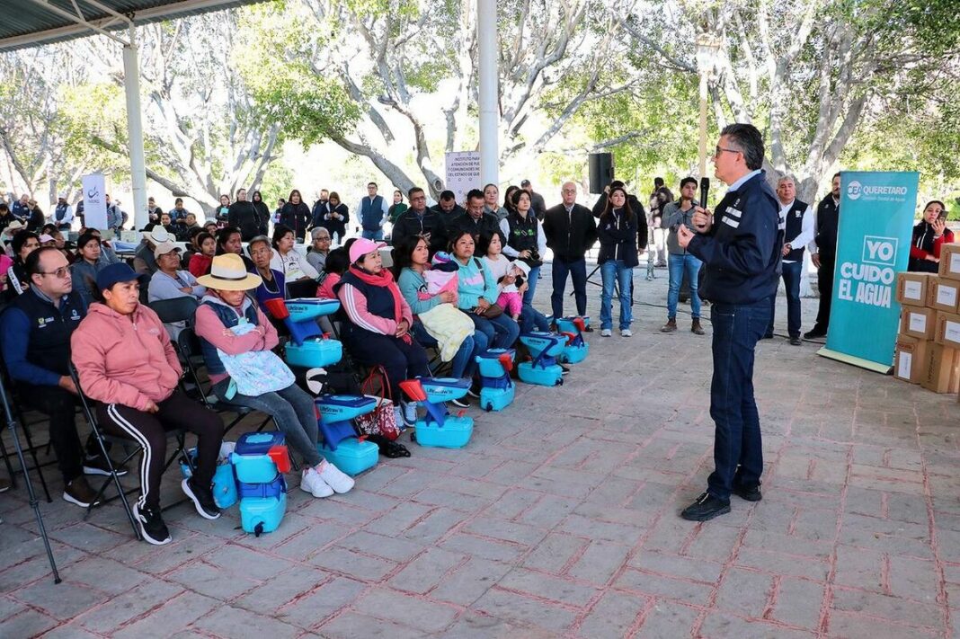 Entrega CEA filtros potabilizadores en Tolimán