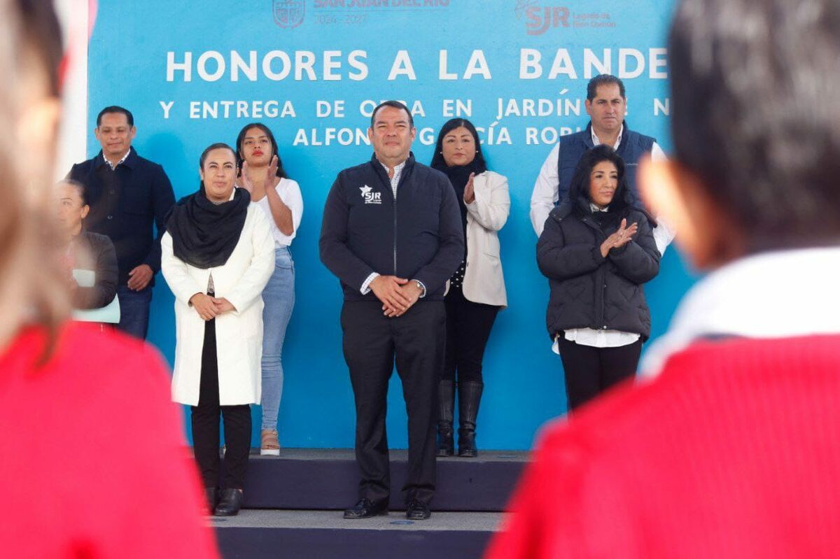 Entrega Roberto Cabrera techumbre en preescolar Alfonso García Robles