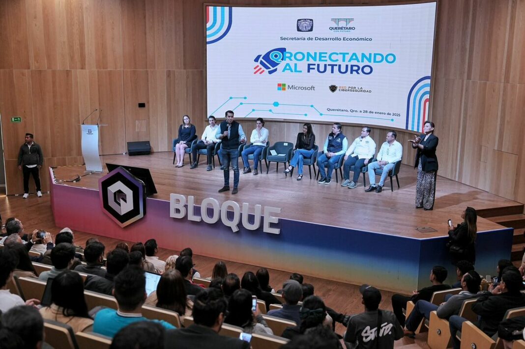 Felifer Macías inaugura “Qronectando al Futuro” con el apoyo de Microsoft