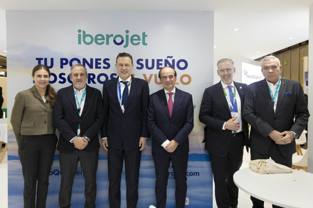 Mauricio Kuri explora proyectos con la aerolínea española Iberojet