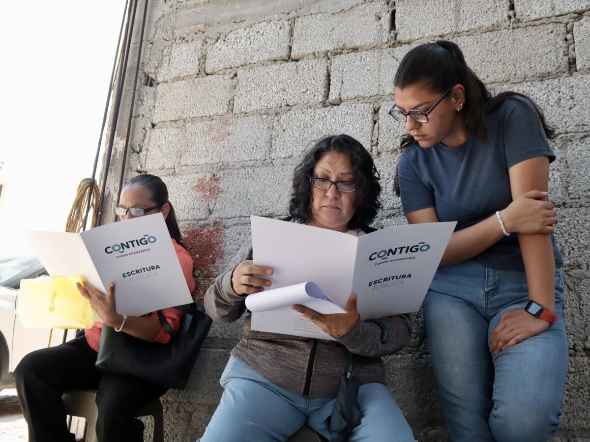 SEDESOQ avanza en la entrega de escrituras para garantizar certeza jurídica a familias queretanas