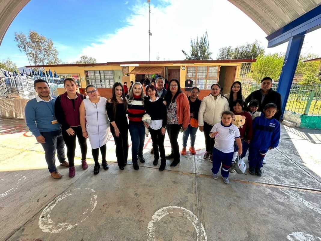 USEBEQ equipa escuelas en San Juan del Río