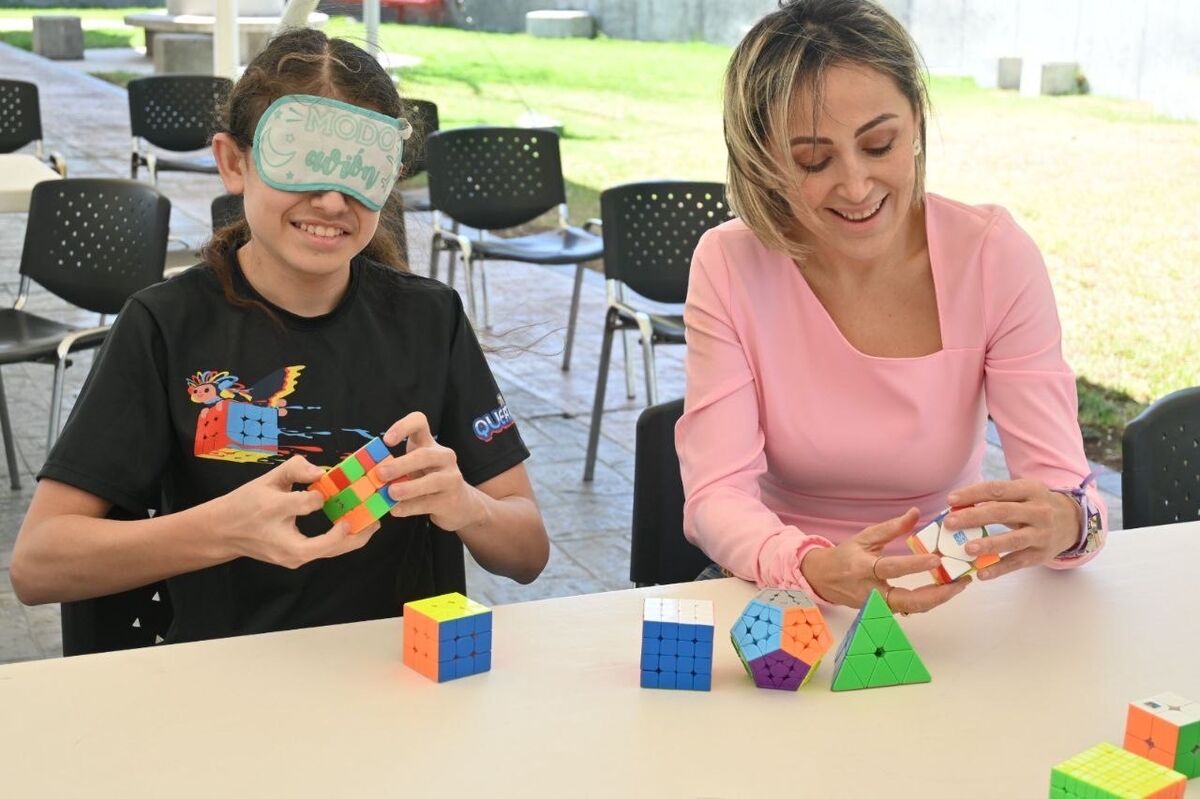 CECEQ albergará torneo oficial de Cubo Rubik con competidores de todo México