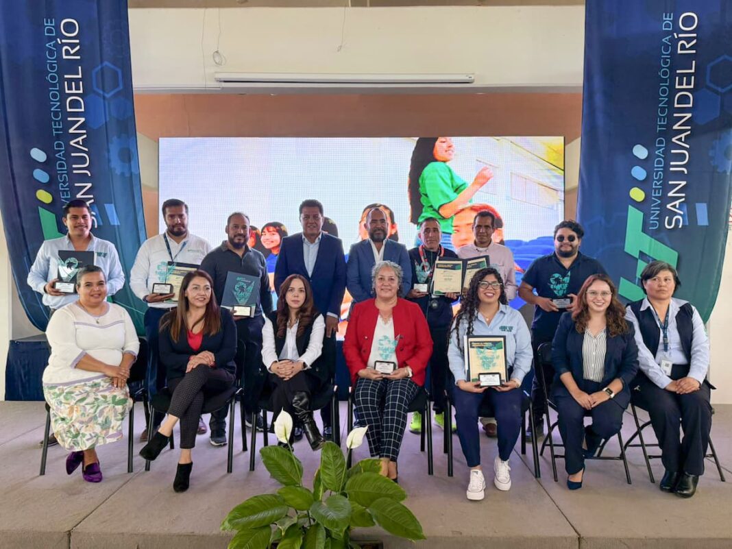 Entrega UT San Juan Premio al Mérito Académico y Administrativo