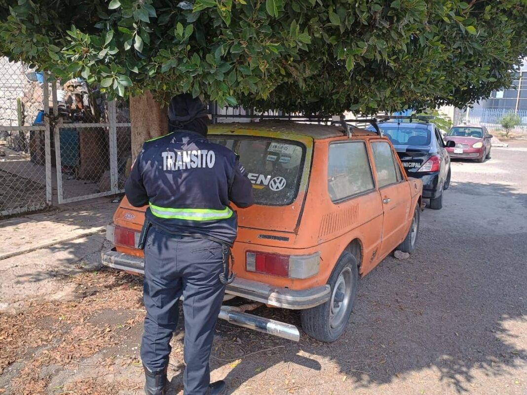 Retira SSPM 206 vehículos chatarra de las calles de San Juan del Río