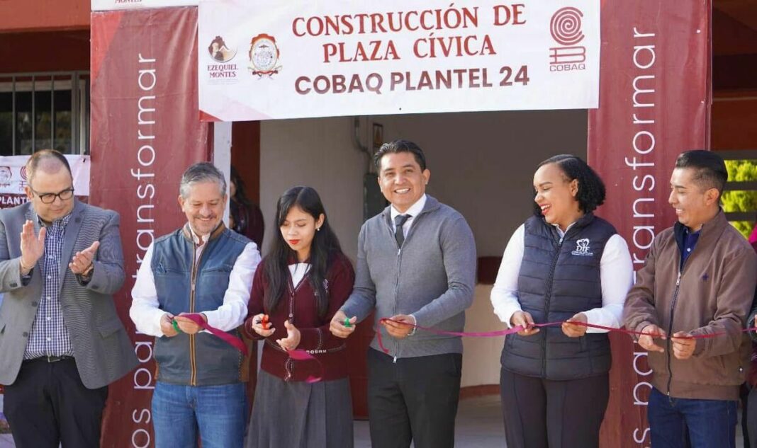 Inaugura Gobierno Municipal de Ezequiel Montes nueva Plaza Cívica en COBAQ Plantel 24