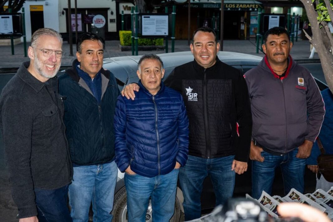 Roberto Cabrera se reúne con voceadores para celebrar el Día de la Candelaria