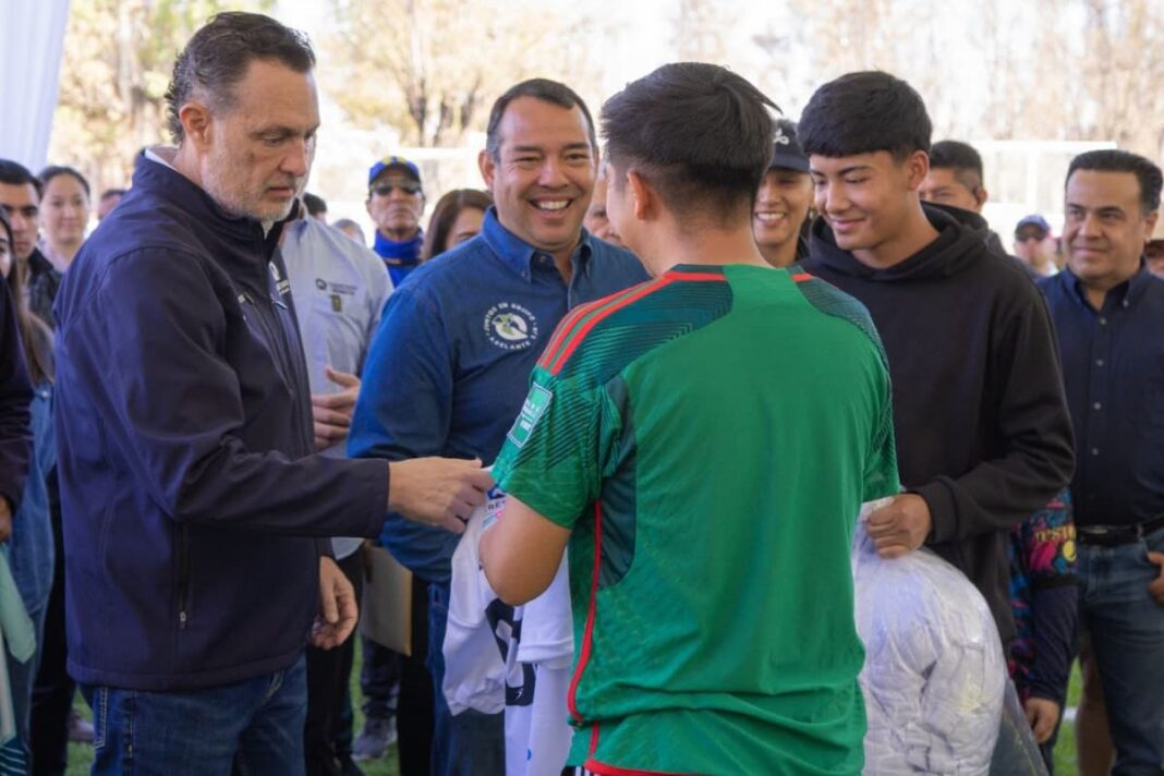 Entrega Mauricio Kuri Cancha de Futbol 7 en la Unidad Deportiva Maquío en SJR