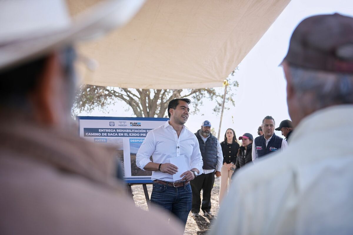 Felifer Macías entrega obra beneficiando a productores de Santa Rosa Jáuregui