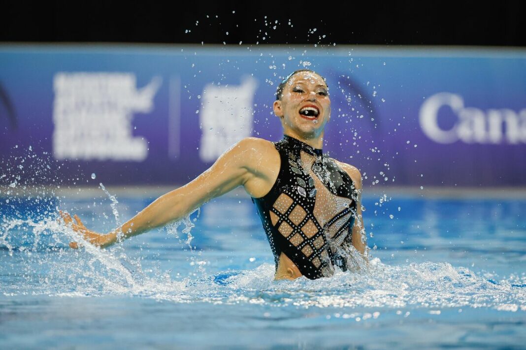 Talento queretano brilla en natación artística